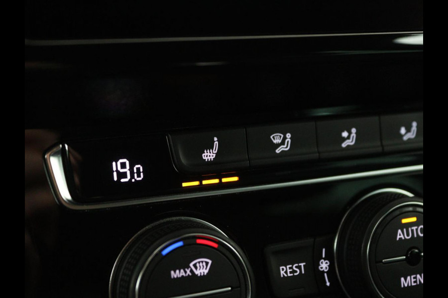 Volkswagen Passat 1.4 TSI PHEV GTE | Panoramadak | Stoelverwarming | Trekhaak | Side Assist | Camera | Carplay | Adaptive cruise | Park Assist | Matrix LED | Massage