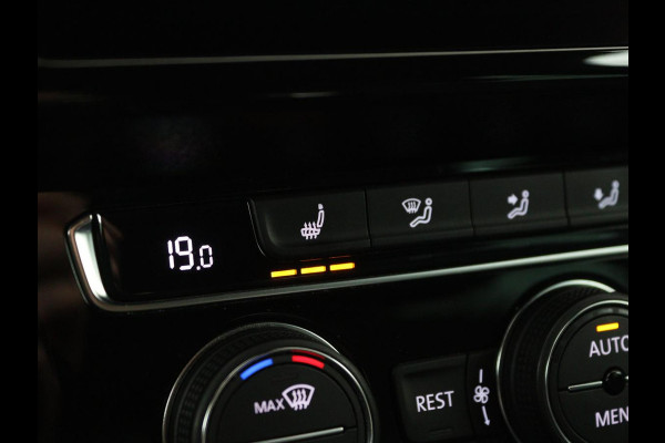 Volkswagen Passat 1.4 TSI PHEV GTE | Panoramadak | Stoelverwarming | Trekhaak | Side Assist | Camera | Carplay | Adaptive cruise | Park Assist | Matrix LED | Massage