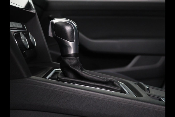 Volkswagen Passat 1.4 TSI PHEV GTE | Panoramadak | Stoelverwarming | Trekhaak | Side Assist | Camera | Carplay | Adaptive cruise | Park Assist | Matrix LED | Massage