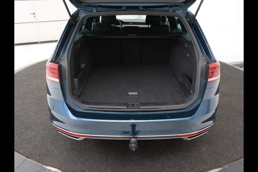 Volkswagen Passat 1.4 TSI PHEV GTE | Panoramadak | Stoelverwarming | Trekhaak | Side Assist | Camera | Carplay | Adaptive cruise | Park Assist | Matrix LED | Massage