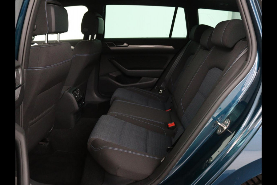 Volkswagen Passat 1.4 TSI PHEV GTE | Panoramadak | Stoelverwarming | Trekhaak | Side Assist | Camera | Carplay | Adaptive cruise | Park Assist | Matrix LED | Massage