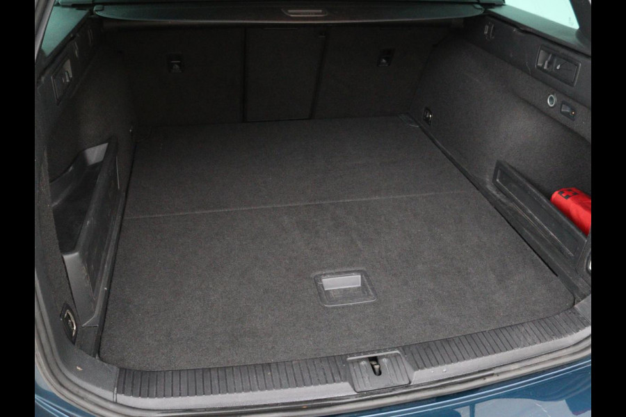 Volkswagen Passat 1.4 TSI PHEV GTE | Panoramadak | Stoelverwarming | Trekhaak | Side Assist | Camera | Carplay | Adaptive cruise | Park Assist | Matrix LED | Massage