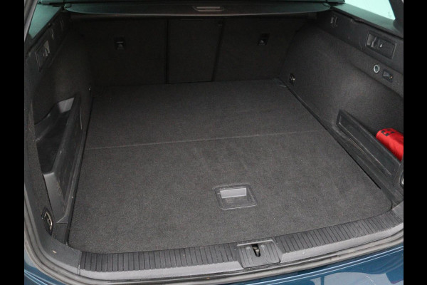 Volkswagen Passat 1.4 TSI PHEV GTE | Panoramadak | Stoelverwarming | Trekhaak | Side Assist | Camera | Carplay | Adaptive cruise | Park Assist | Matrix LED | Massage