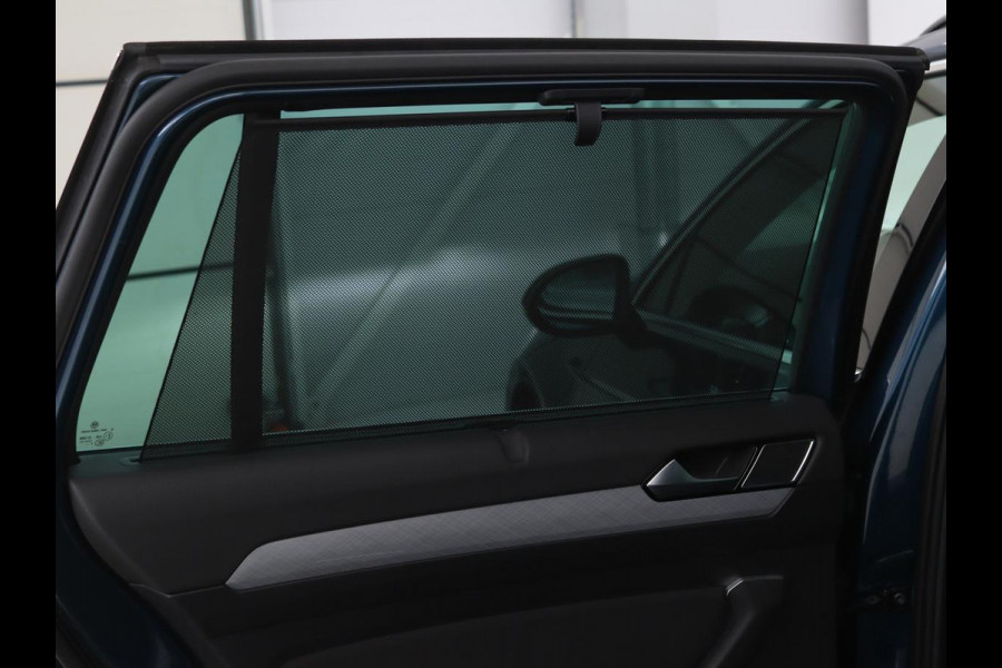 Volkswagen Passat 1.4 TSI PHEV GTE | Panoramadak | Stoelverwarming | Trekhaak | Side Assist | Camera | Carplay | Adaptive cruise | Park Assist | Matrix LED | Massage