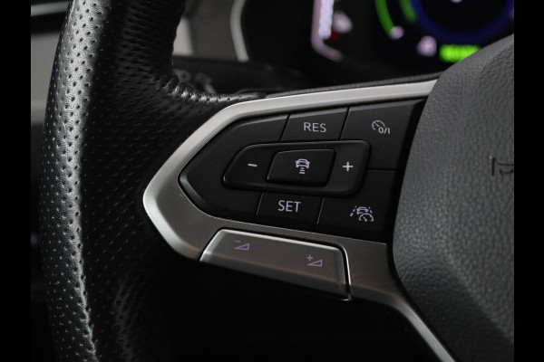 Volkswagen Passat 1.4 TSI PHEV GTE | Panoramadak | Stoelverwarming | Trekhaak | Side Assist | Camera | Carplay | Adaptive cruise | Park Assist | Matrix LED | Massage