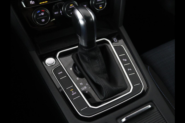 Volkswagen Passat 1.4 TSI PHEV GTE | Panoramadak | Stoelverwarming | Trekhaak | Side Assist | Camera | Carplay | Adaptive cruise | Park Assist | Matrix LED | Massage