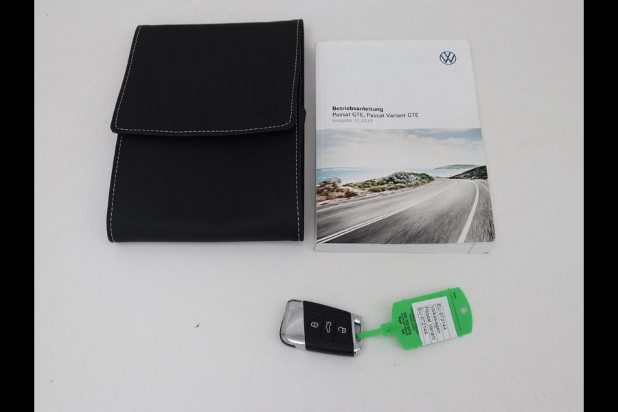 Volkswagen Passat 1.4 TSI PHEV GTE | Panoramadak | Stoelverwarming | Trekhaak | Side Assist | Camera | Carplay | Adaptive cruise | Park Assist | Matrix LED | Massage