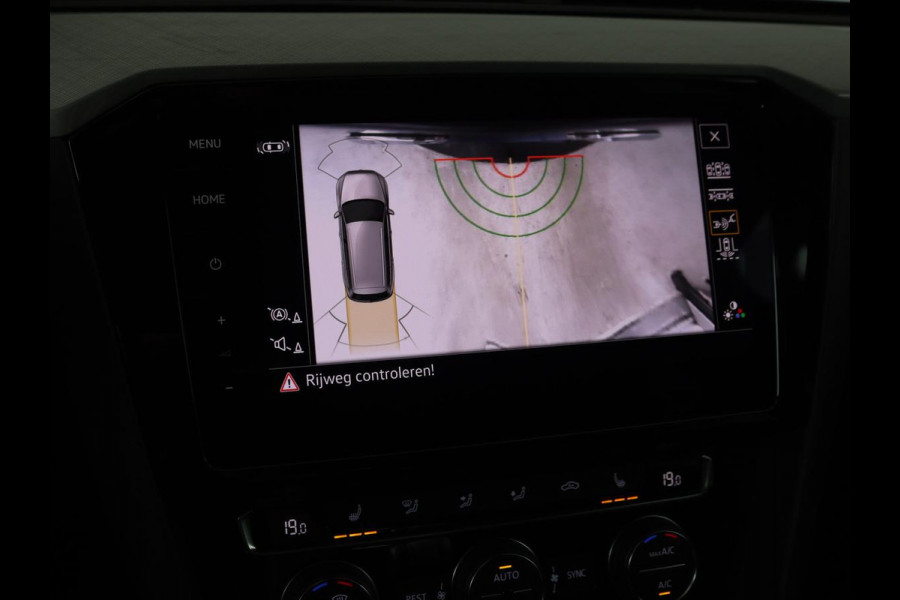 Volkswagen Passat 1.4 TSI PHEV GTE | Panoramadak | Stoelverwarming | Trekhaak | Side Assist | Camera | Carplay | Adaptive cruise | Park Assist | Matrix LED | Massage