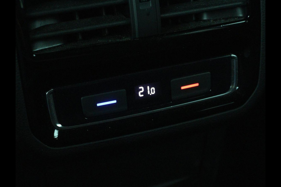 Volkswagen Passat 1.4 TSI PHEV GTE | Panoramadak | Stoelverwarming | Trekhaak | Side Assist | Camera | Carplay | Adaptive cruise | Park Assist | Matrix LED | Massage