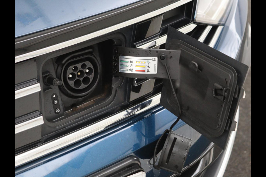 Volkswagen Passat 1.4 TSI PHEV GTE | Panoramadak | Stoelverwarming | Trekhaak | Side Assist | Camera | Carplay | Adaptive cruise | Park Assist | Matrix LED | Massage