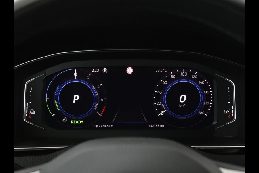 Volkswagen Passat 1.4 TSI PHEV GTE | Panoramadak | Stoelverwarming | Trekhaak | Side Assist | Camera | Carplay | Adaptive cruise | Park Assist | Matrix LED | Massage