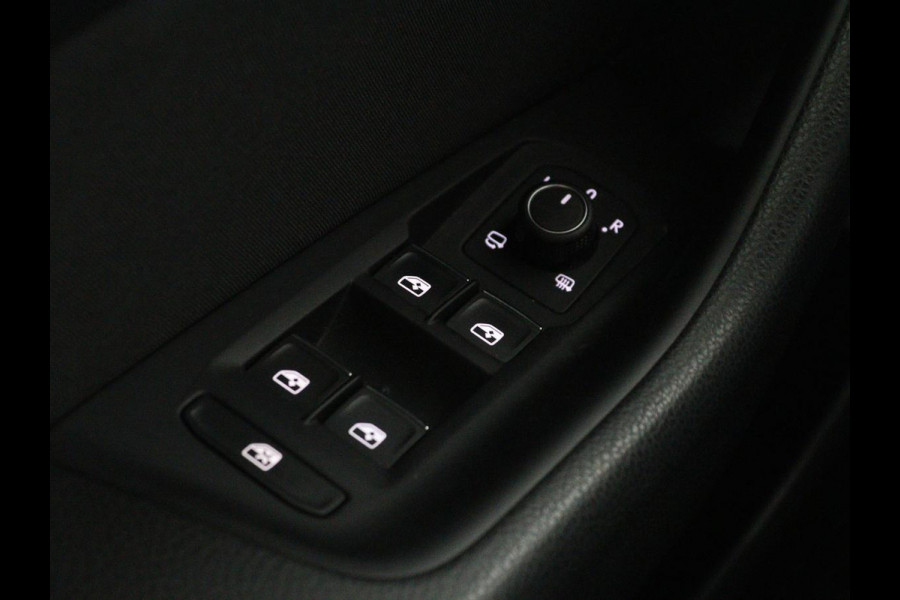 Volkswagen Passat 1.4 TSI PHEV GTE | Panoramadak | Stoelverwarming | Trekhaak | Side Assist | Camera | Carplay | Adaptive cruise | Park Assist | Matrix LED | Massage