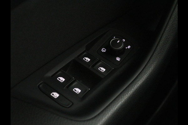 Volkswagen Passat 1.4 TSI PHEV GTE | Panoramadak | Stoelverwarming | Trekhaak | Side Assist | Camera | Carplay | Adaptive cruise | Park Assist | Matrix LED | Massage