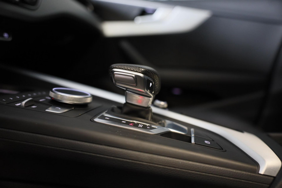 Audi A5 Sportback 40 TFSI S Line / AUT / Elek Stoelen / Virtual Cockpit / APPLE CARPLAY / Stuurverwarming / Led / Pdc / 20 Inch