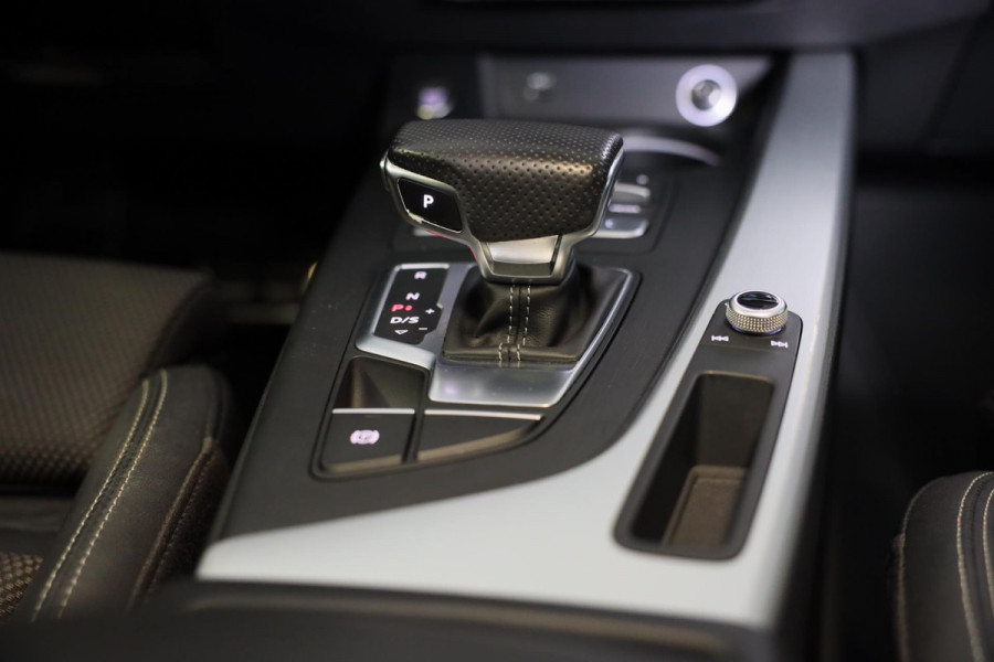 Audi A5 Sportback 40 TFSI S Line / AUT / Elek Stoelen / Virtual Cockpit / APPLE CARPLAY / Stuurverwarming / Led / Pdc / 20 Inch