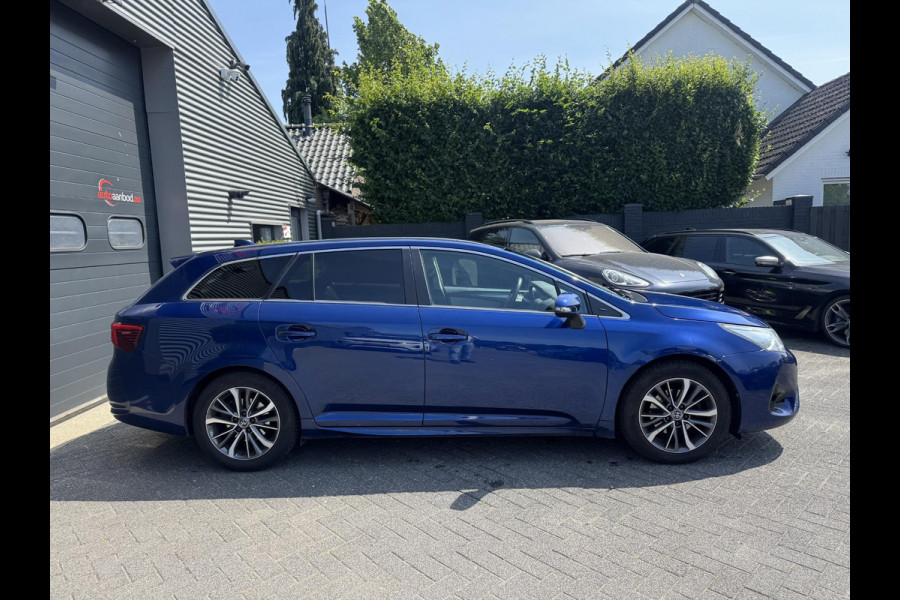 Toyota Avensis Touring Sports 2.0 VVT-i Dynamic | Navigatie | Camera | Cruise Control | Lane Assist | Trekhaak |