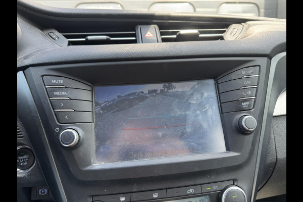 Toyota Avensis Touring Sports 2.0 VVT-i Dynamic | Navigatie | Camera | Cruise Control | Lane Assist | Trekhaak |