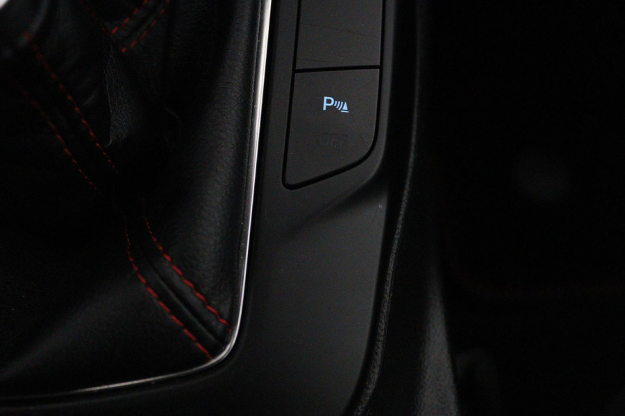 Ford FOCUS Wagon 1.5 EcoBoost ST Line Business (PARKEERSENSOREN, TREKHAAK, STOELVERWARMING, NAVIGATIE, NL-AUTO)