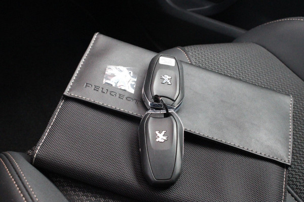 Peugeot 5008 1.2 130PK AUTOMAAT GT | NAVIGATIE | APPLE CARPLAY/ANDROID AUTO | ADAPTIVE CRUISE CONTROL | KEYLESS ENTRY/START | FULL LED KOPLAMPEN | 18" LICHTMETALEN VELGEN | CLIMATE CONTROL | 7-PERSOONS! | STOEL VERWARMING | DODEHOEK DETECTIE |