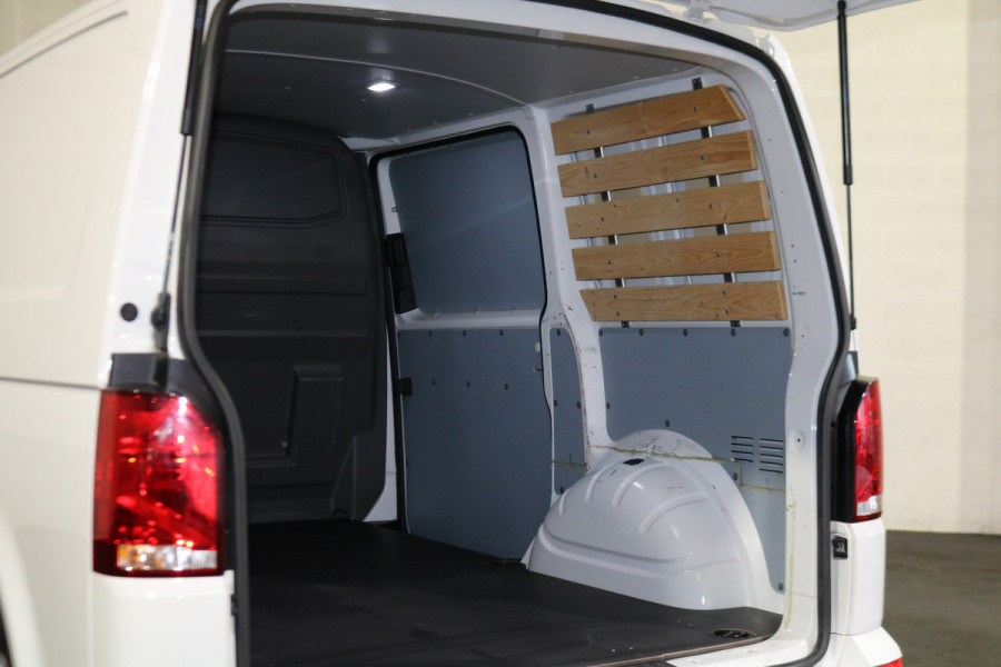 Volkswagen Transporter 2.0 TDI 150pk Automaat Airco Navigatie Achterklep
