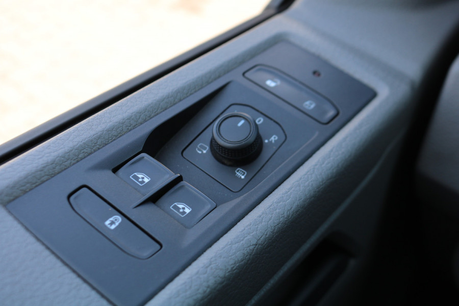 Volkswagen Transporter 2.0 TDI 150pk Automaat Airco Navigatie Achterklep