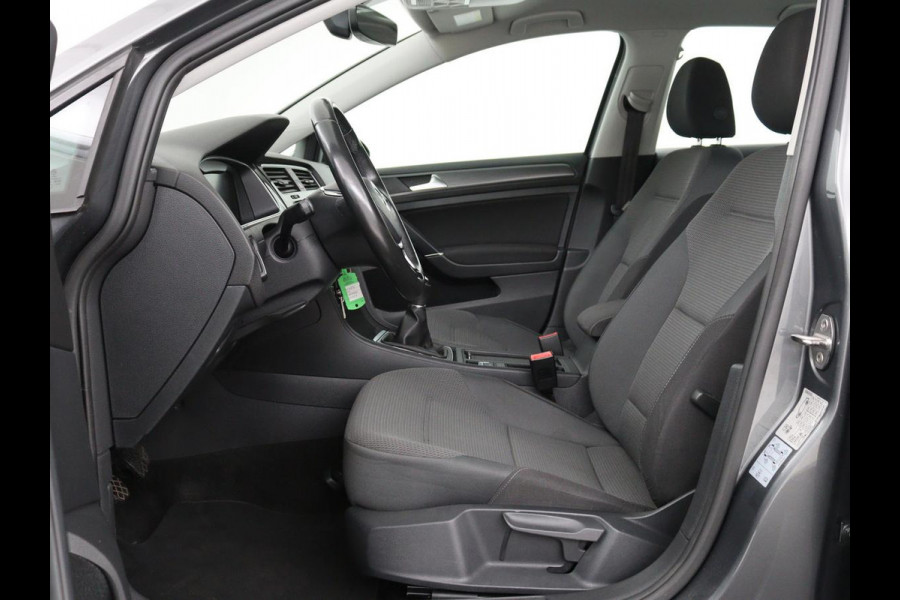 Volkswagen Golf 1.0 TSI Comfortline | Active Info Display | Carplay | Adaptive cruise | Climate control | Parkeerhulp | Bluetooth | LED