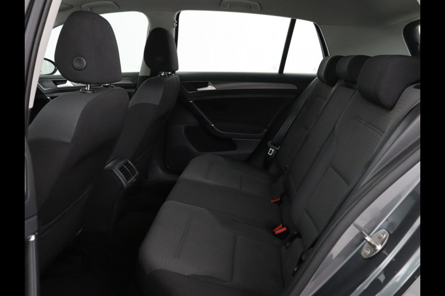 Volkswagen Golf 1.0 TSI Comfortline | Active Info Display | Carplay | Adaptive cruise | Climate control | Parkeerhulp | Bluetooth | LED