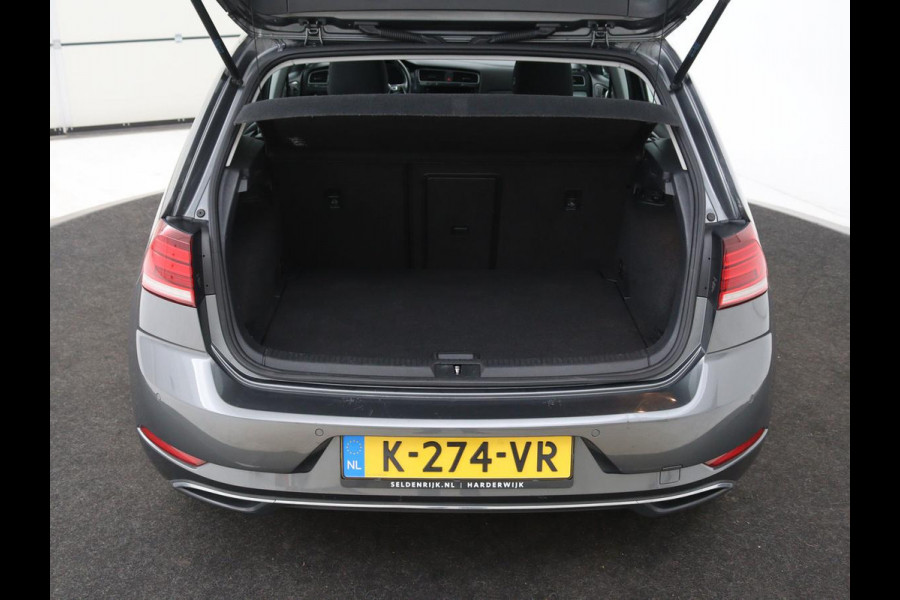 Volkswagen Golf 1.0 TSI Comfortline | Active Info Display | Carplay | Adaptive cruise | Climate control | Parkeerhulp | Bluetooth | LED