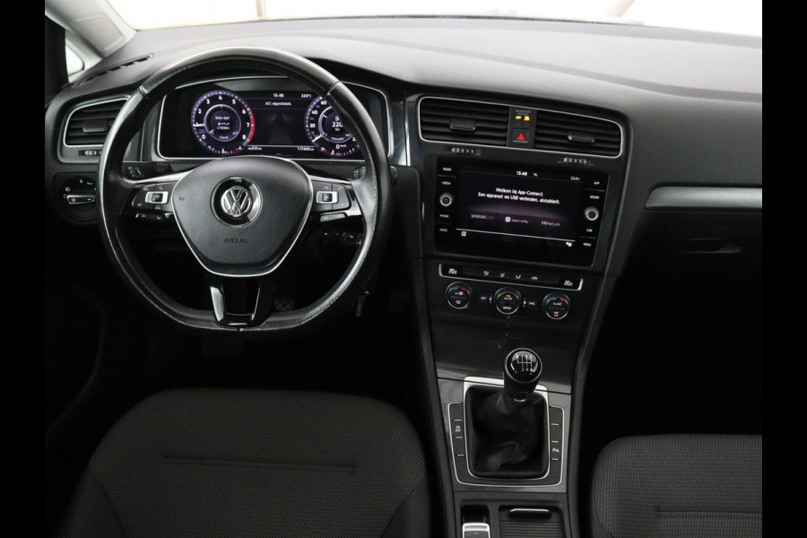 Volkswagen Golf 1.0 TSI Comfortline | Active Info Display | Carplay | Adaptive cruise | Climate control | Parkeerhulp | Bluetooth | LED