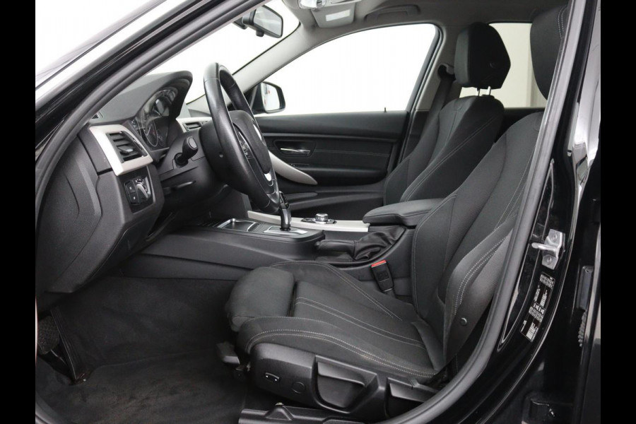 BMW 3-serie 320d | Stoelverwarming | Trekhaak | Full LED | Navigatie | Sportstoelen | Climate control | Bluetooth | Parkeerhulp | Cruise control