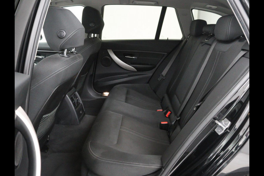 BMW 3-serie 320d | Stoelverwarming | Trekhaak | Full LED | Navigatie | Sportstoelen | Climate control | Bluetooth | Parkeerhulp | Cruise control
