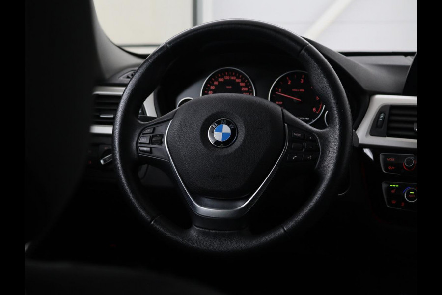 BMW 3-serie 320d | Stoelverwarming | Trekhaak | Full LED | Navigatie | Sportstoelen | Climate control | Bluetooth | Parkeerhulp | Cruise control
