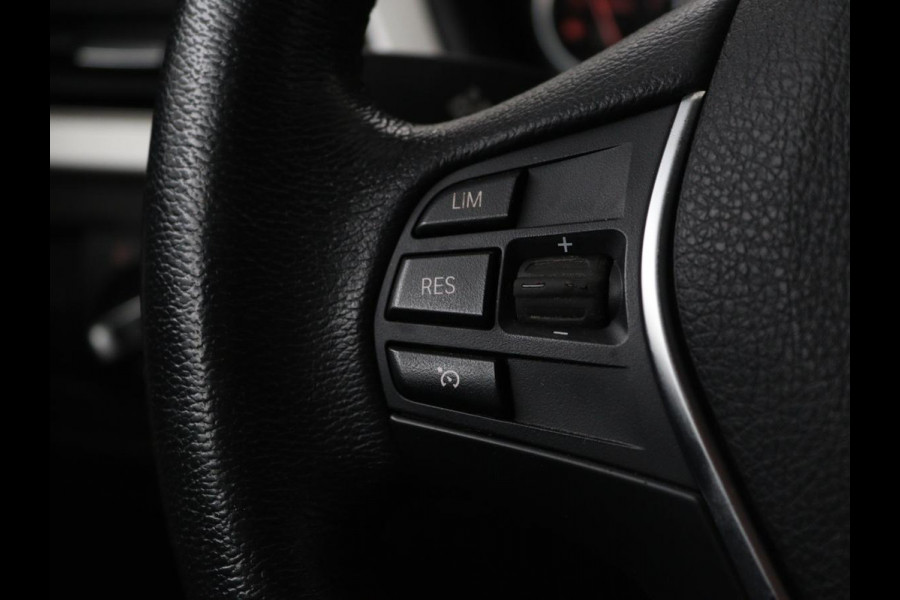 BMW 3-serie 320d | Stoelverwarming | Trekhaak | Full LED | Navigatie | Sportstoelen | Climate control | Bluetooth | Parkeerhulp | Cruise control