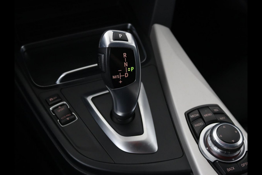 BMW 3-serie 320d | Stoelverwarming | Trekhaak | Full LED | Navigatie | Sportstoelen | Climate control | Bluetooth | Parkeerhulp | Cruise control
