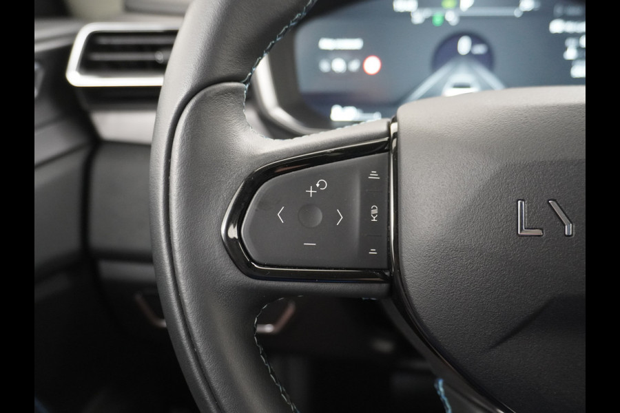 Lynk & Co 01 1.5 PHEV AUT-7 261pk 4wd Pano-Schuif-K-dak 20" 360°Camera Apple Carplay Android Auto Adaptive-Cr NaviPdc-a+v Ecc Keyless Led M-B Elek.Memory.Stoel File assistent Dodehoek detector Elektrisch bedienbare achterklep Rijstrooksensor Wifi Verkeersbord detectie 425Nm koppel 3,6kw laadvermogen A-label Euro 6 Hybride Benzine / Elektrisch rijden tot ca 69km