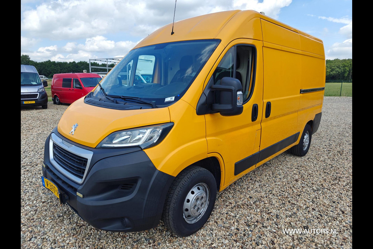Peugeot Boxer 335 2.0 BlueHDI L2H2 Premium , Airco , cruise , lage km , euro 6 , Dubbele schuifdeur. Peugeot Boxer 335 2.0 BlueHDI L2H2 Premium , Airco , cruise , lage km , euro 6 , Dubbele schuifdeur.