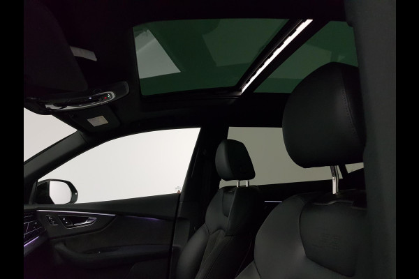 Audi Q8 4.0 TFSI RS Q8 Quattro 600pk! | Panoramadak | Navigatie | Electrische achterklep | Led