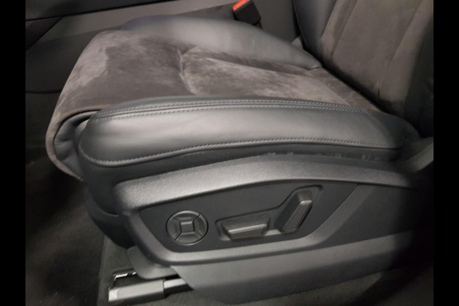 Audi Q8 4.0 TFSI RS Q8 Quattro 600pk! | Panoramadak | Navigatie | Electrische achterklep | Led