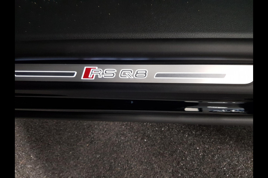 Audi Q8 4.0 TFSI RS Q8 Quattro 600pk! | Panoramadak | Navigatie | Electrische achterklep | Led