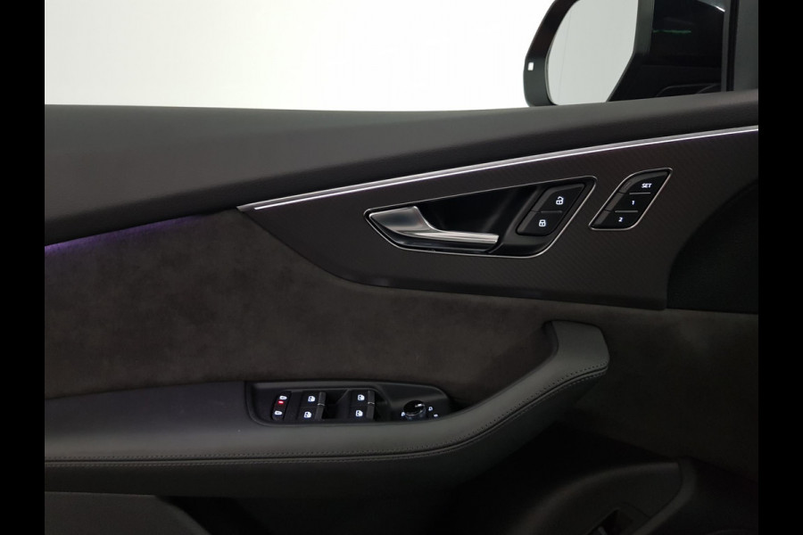 Audi Q8 4.0 TFSI RS Q8 Quattro 600pk! | Panoramadak | Navigatie | Electrische achterklep | Led