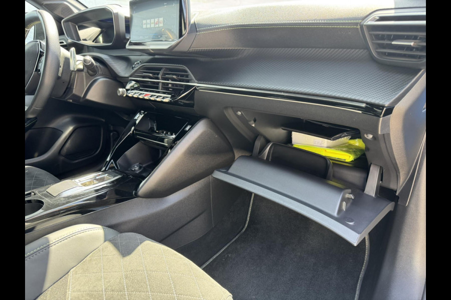 Peugeot 208 1.2 PureTech GT Pack 130PK Automaat Adaptive cruise control Climate control Leder/ Alcantara Stoelverwarming Full LED