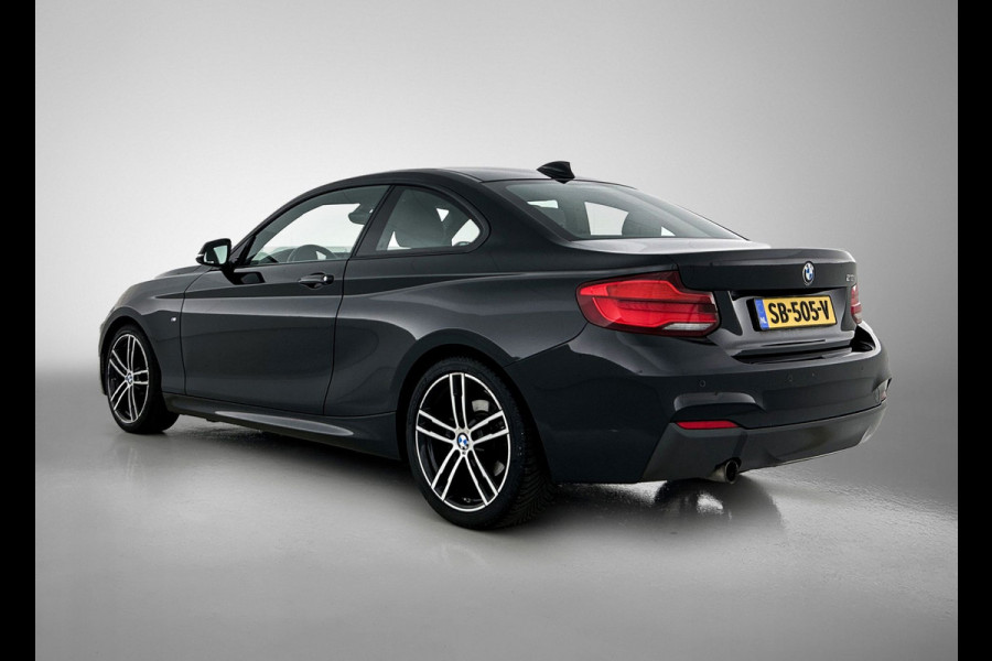 BMW 2 Serie Coupé 218i Executive Edition M-sport (Dealer onderhoud, NL-auto, Navi, Parkeerhulp V+A, Sportstoelen, Etc)