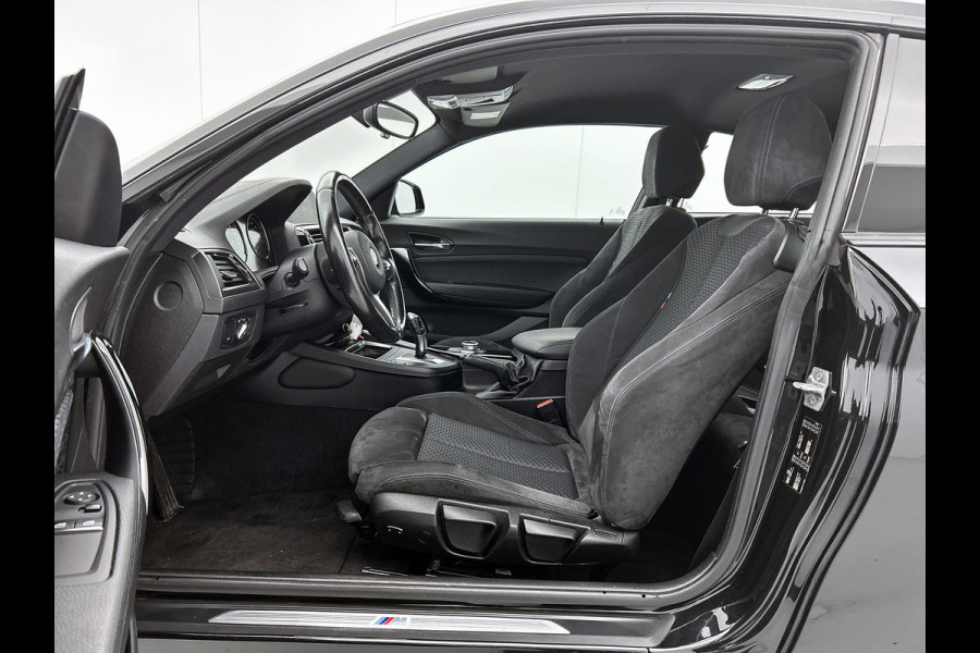 BMW 2 Serie Coupé 218i Executive Edition M-sport (Dealer onderhoud, NL-auto, Navi, Parkeerhulp V+A, Sportstoelen, Etc)