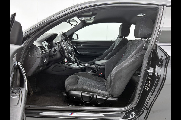 BMW 2 Serie Coupé 218i Executive Edition M-sport (Dealer onderhoud, NL-auto, Navi, Parkeerhulp V+A, Sportstoelen, Etc)