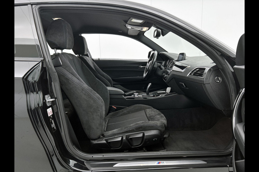 BMW 2 Serie Coupé 218i Executive Edition M-sport (Dealer onderhoud, NL-auto, Navi, Parkeerhulp V+A, Sportstoelen, Etc)