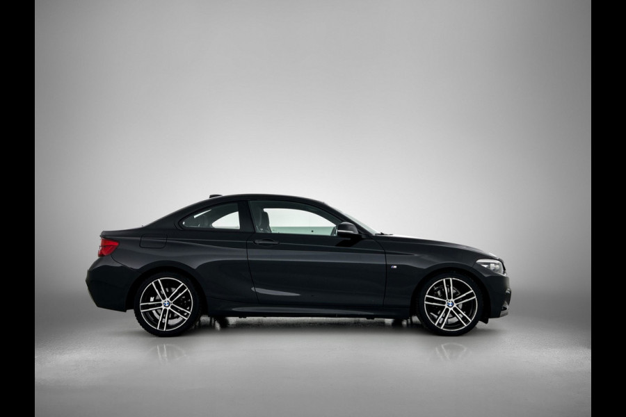 BMW 2 Serie Coupé 218i Executive Edition M-sport (Dealer onderhoud, NL-auto, Navi, Parkeerhulp V+A, Sportstoelen, Etc)