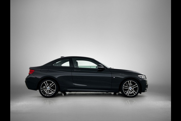 BMW 2 Serie Coupé 218i Executive Edition M-sport (Dealer onderhoud, NL-auto, Navi, Parkeerhulp V+A, Sportstoelen, Etc)