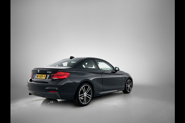 BMW 2 Serie Coupé 218i Executive Edition M-sport (Dealer onderhoud, NL-auto, Navi, Parkeerhulp V+A, Sportstoelen, Etc)