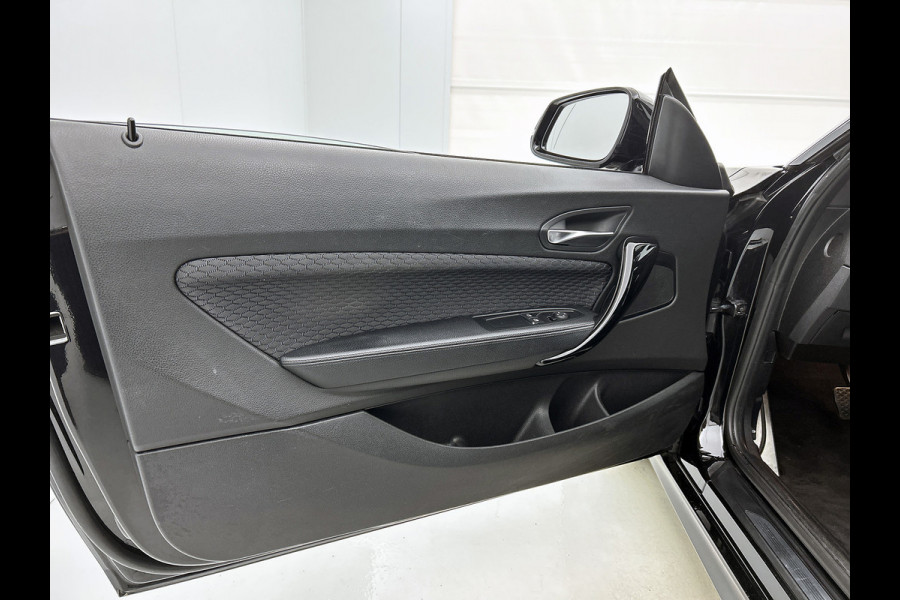 BMW 2 Serie Coupé 218i Executive Edition M-sport (Dealer onderhoud, NL-auto, Navi, Parkeerhulp V+A, Sportstoelen, Etc)