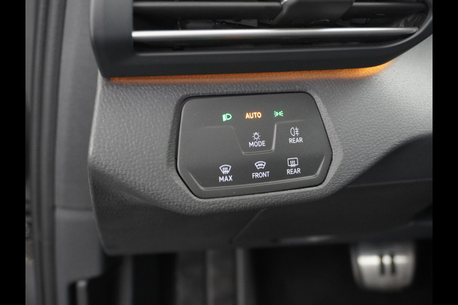 Volkswagen ID.4 204pk 77 kWh NIEUWE HV ACCU ! Navi Adap.Cruise Camera 20" Apple Carplay Android Carplay Mirrorlink Bordherk. Lane-dep. Front-Assist Led Stoelverwarmd dab . Usb Pdc KeylessStart Grootste accu ! Leer/Alcantara 1st. First Snelladen tot 135kw/uur !